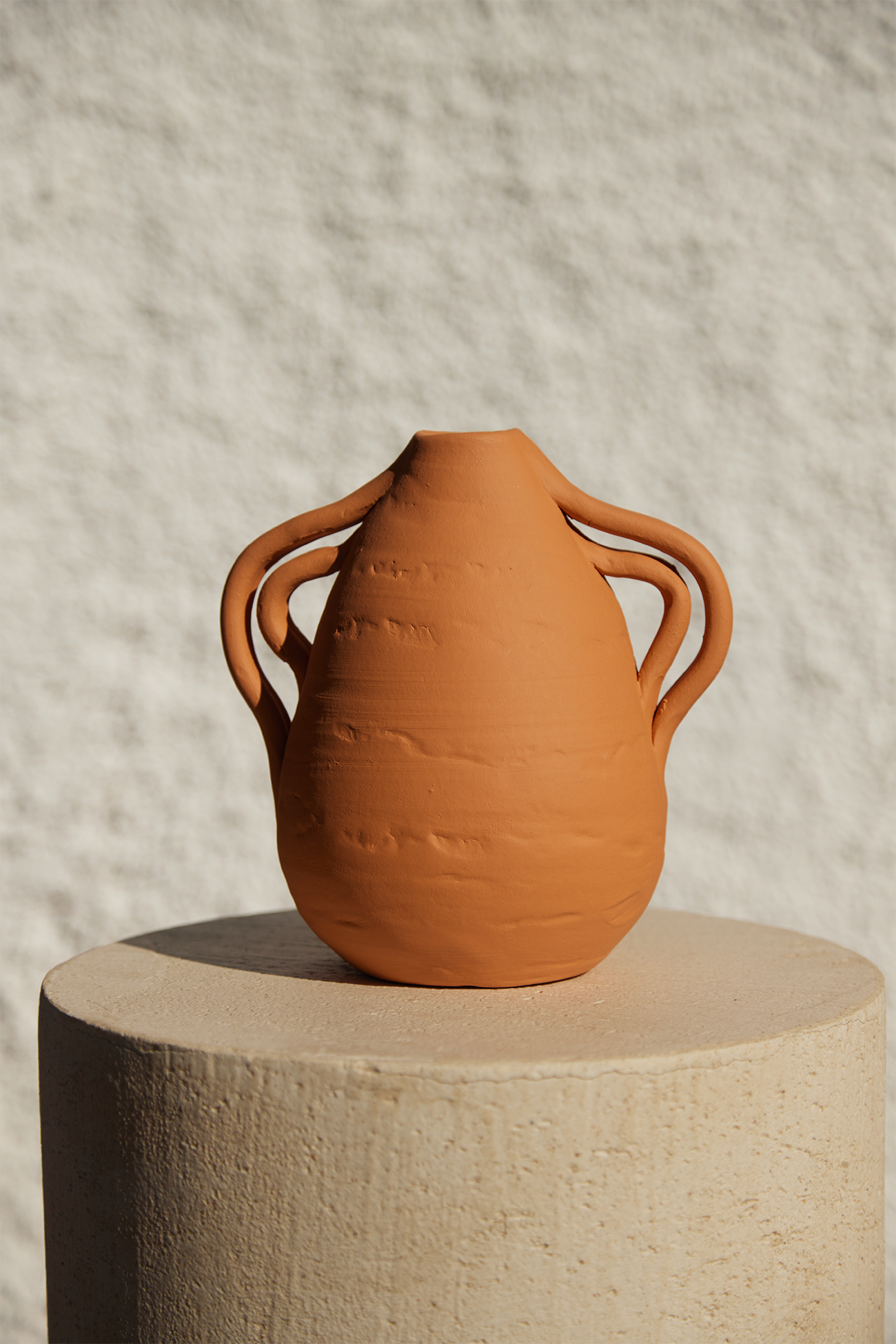 Pack de una mesa de centro Milos y un jarrón cerámico