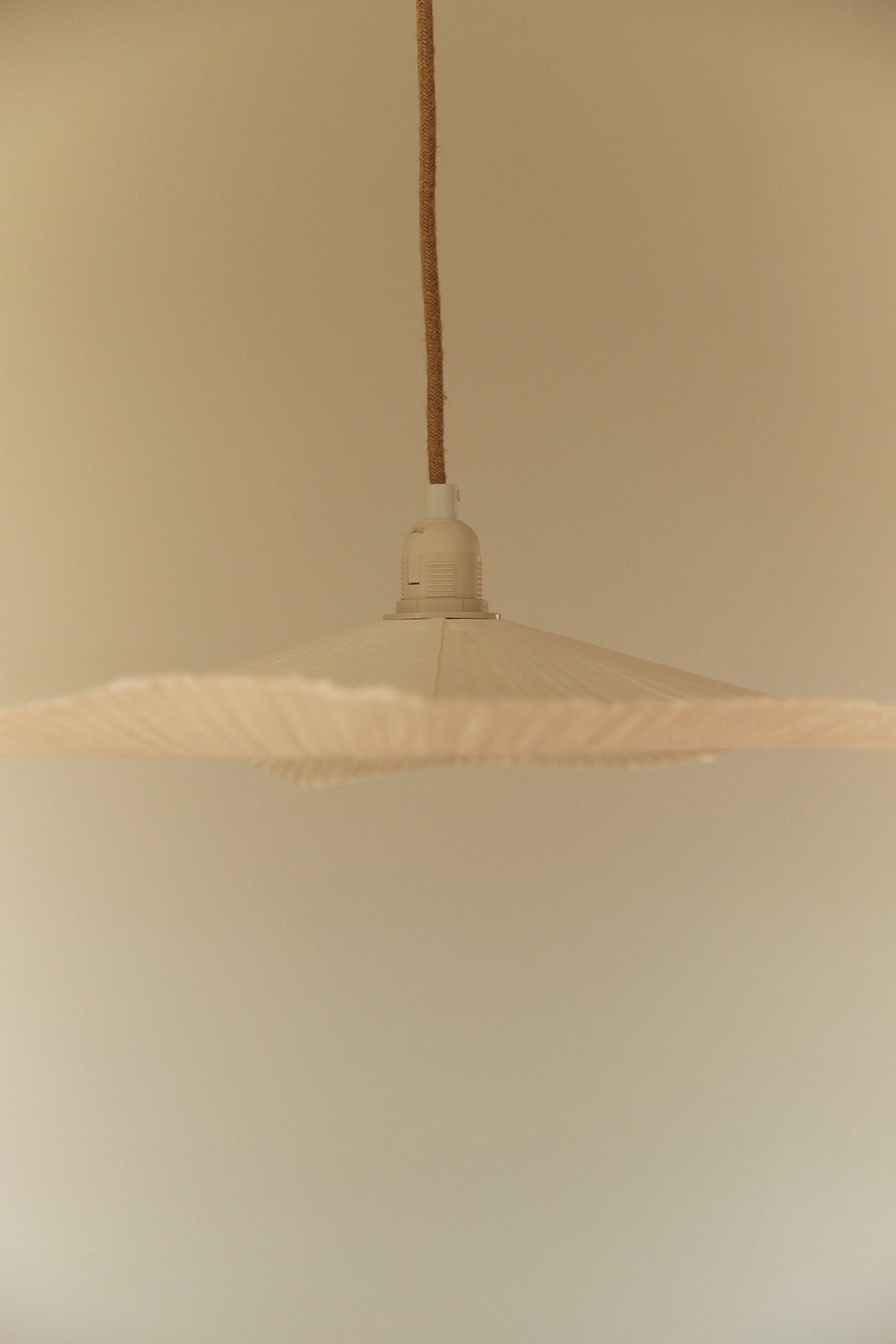 Suspension cable for lamps