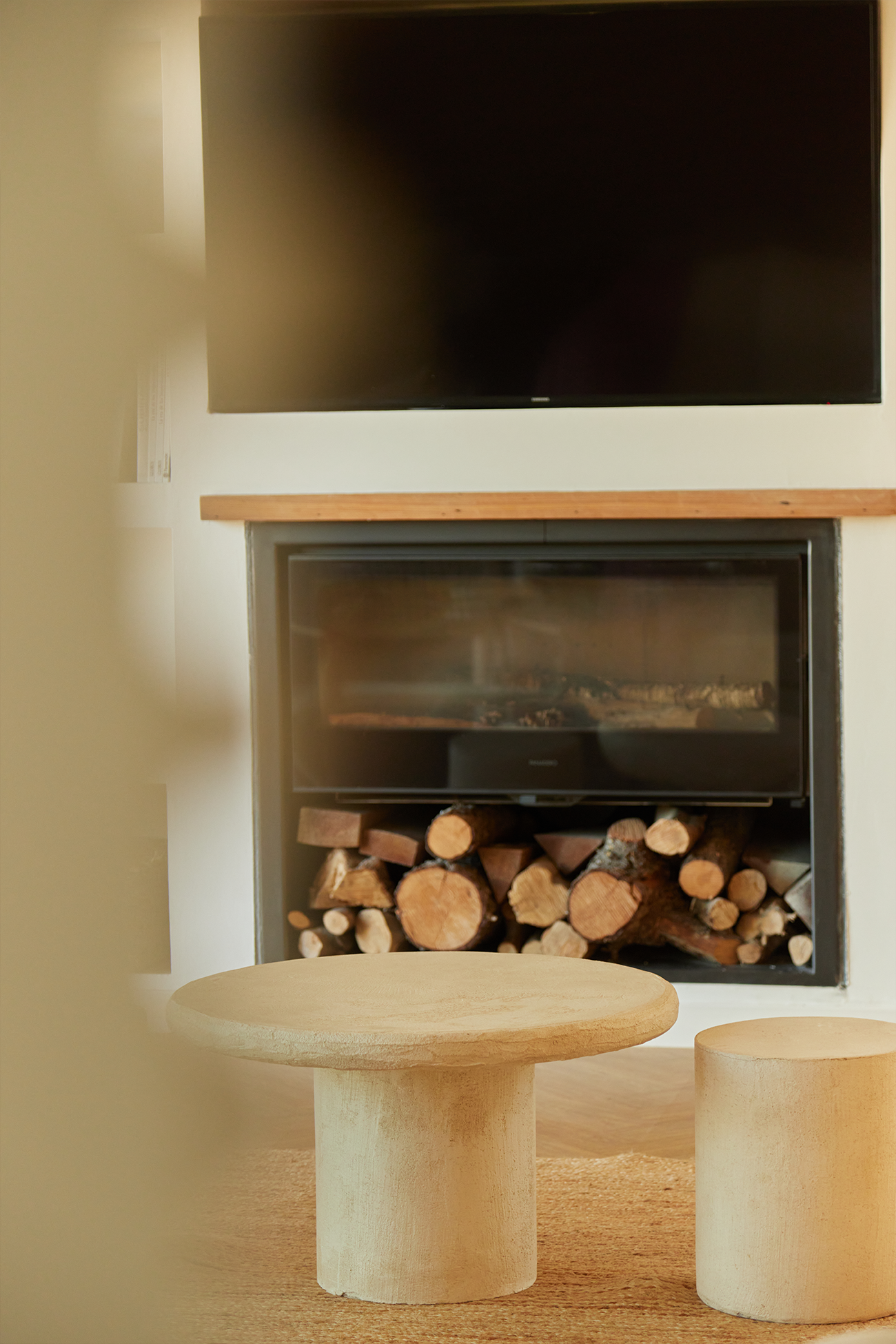 Pack Egea coffee table and two Lira stools