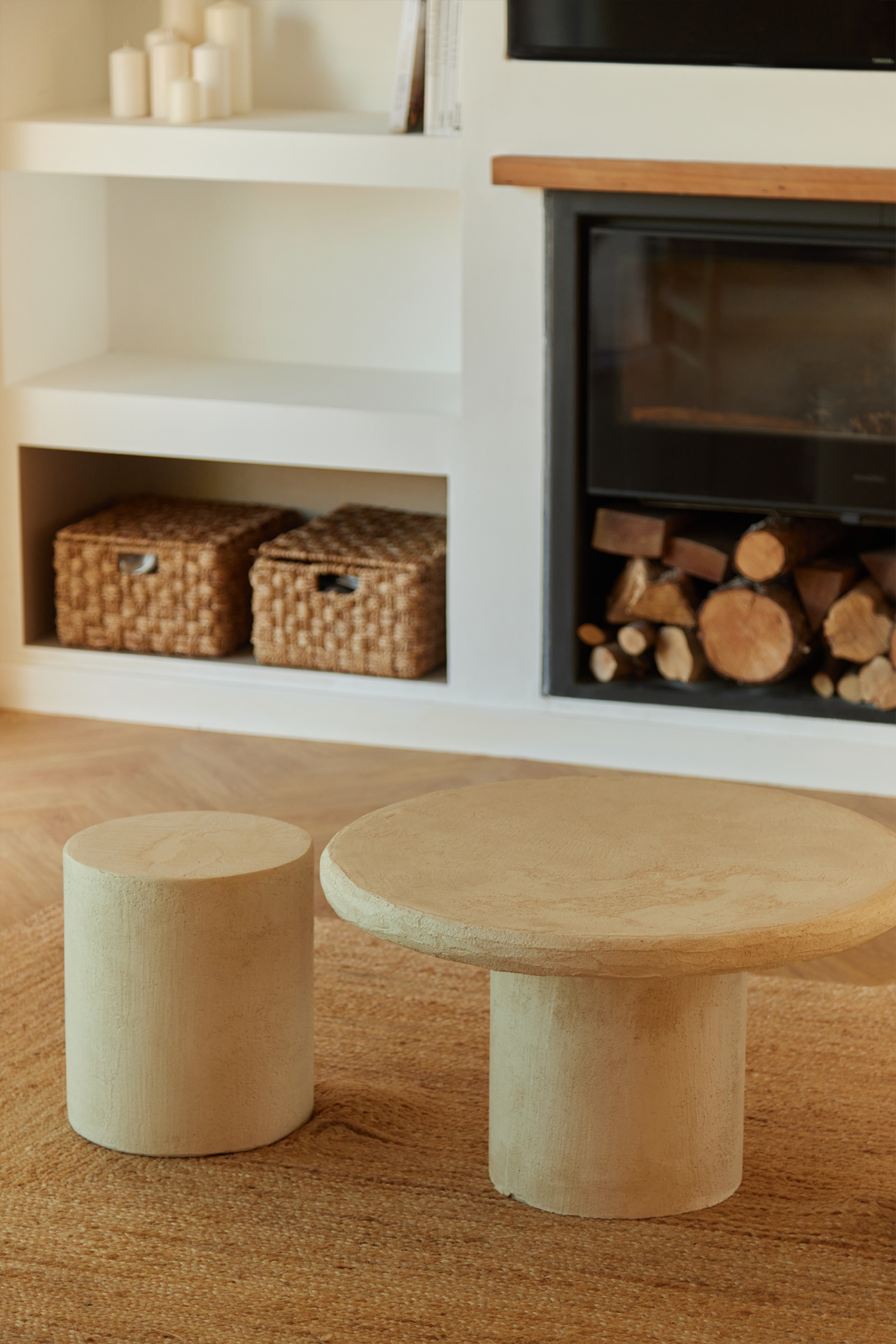 Pack Egea coffee table and two Lira stools