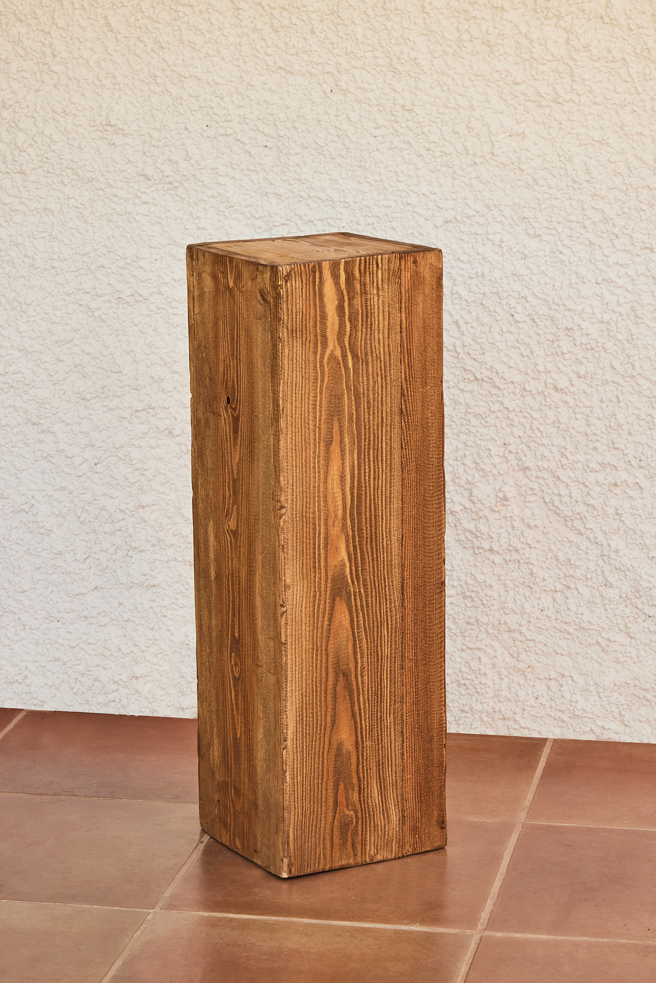 Mari Pedestal