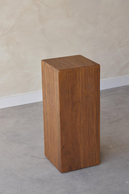 Mari Pedestal