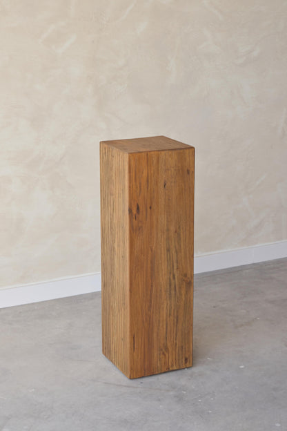 Mari Pedestal