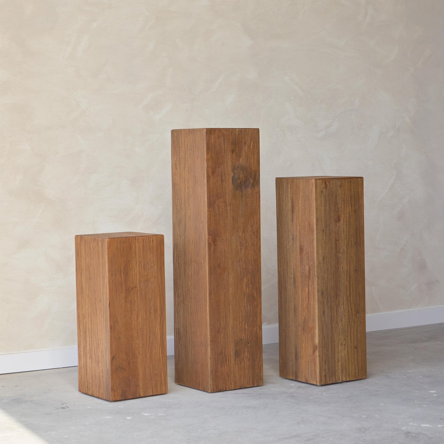 Mari Pedestal