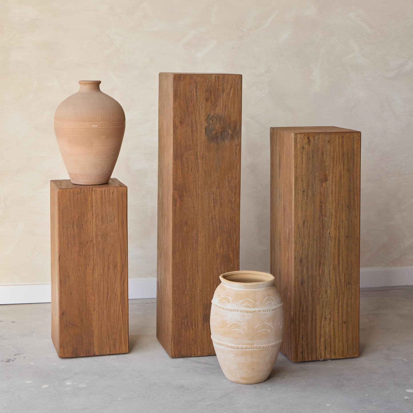 Mari Pedestal