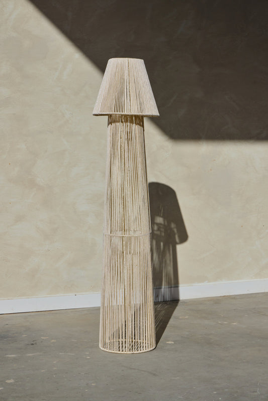 Lampadaire bouclé