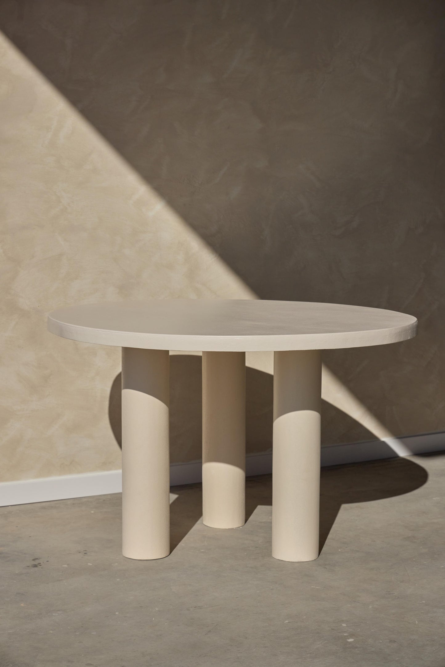 Columbretes White Table