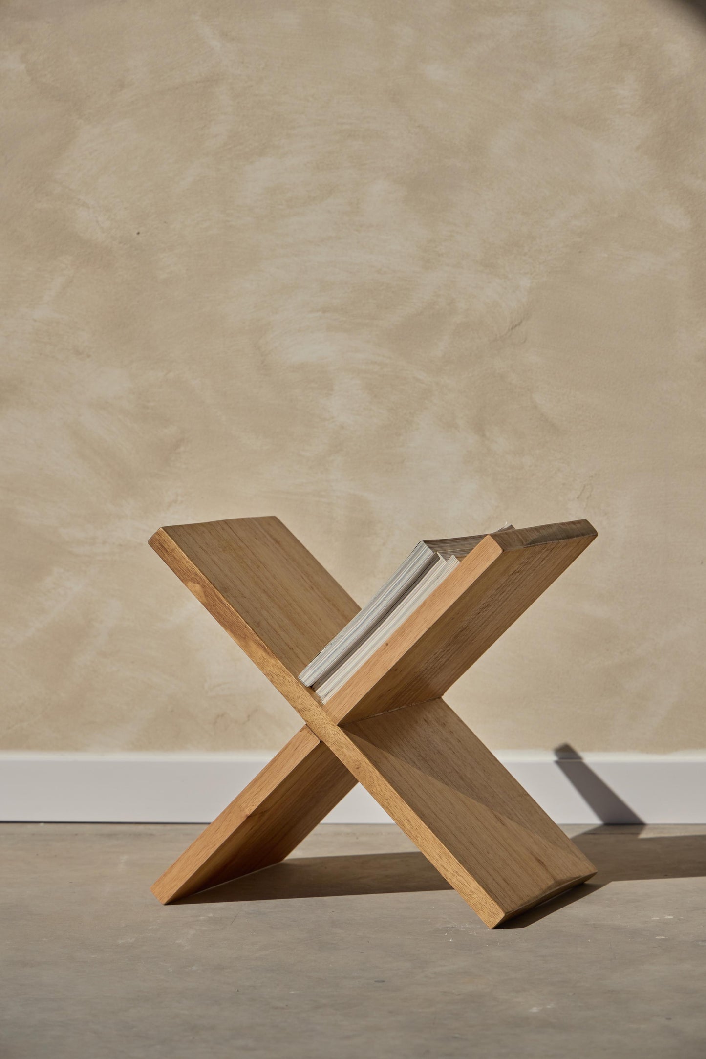 Muna Magazine Rack