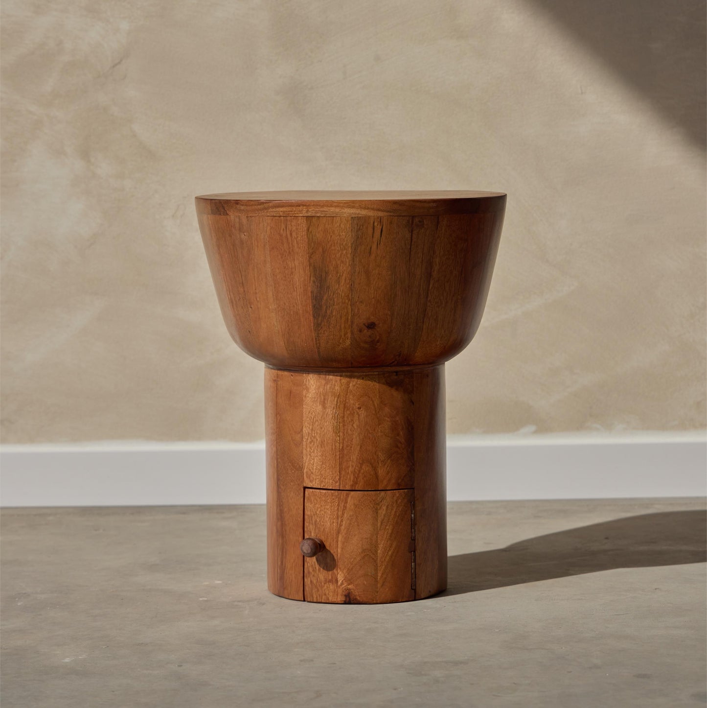 Pack of one desk and two Milos side tables