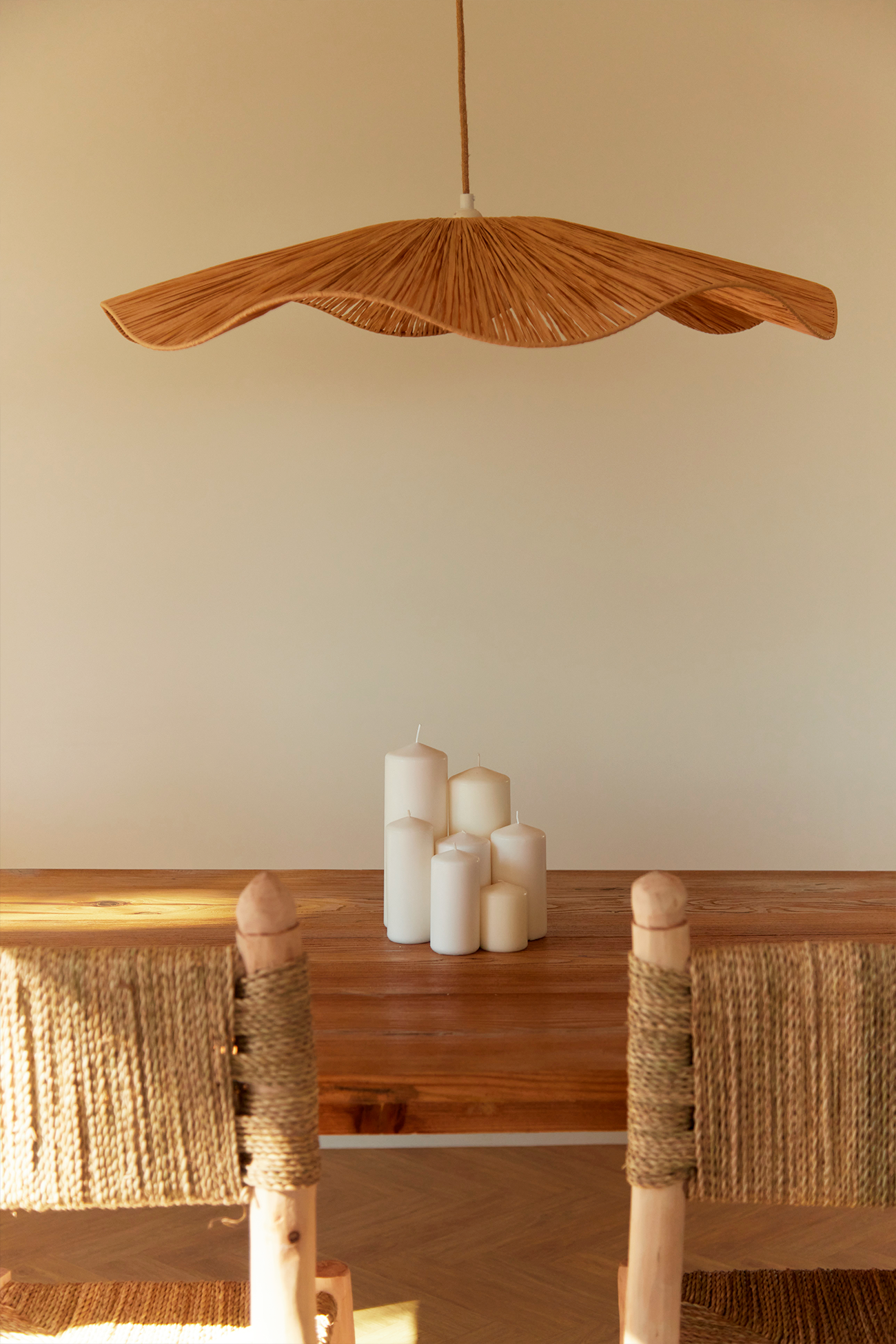 Wavy pendant lamp shade