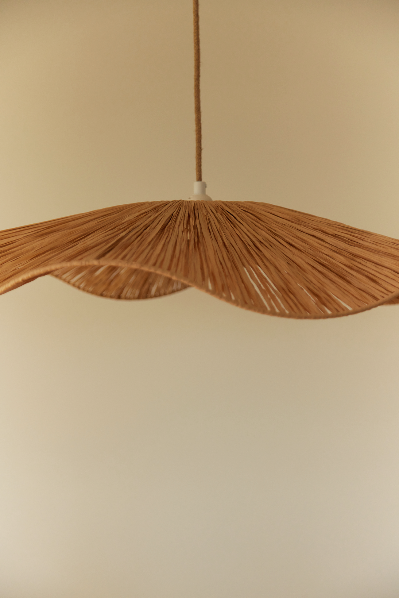 Wavy pendant lamp shade