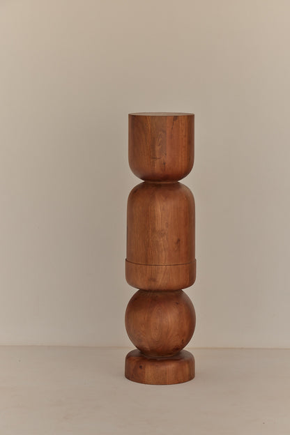 Pack de una peana alta Siros, una mesita Sifnos y un jarrón cerámico