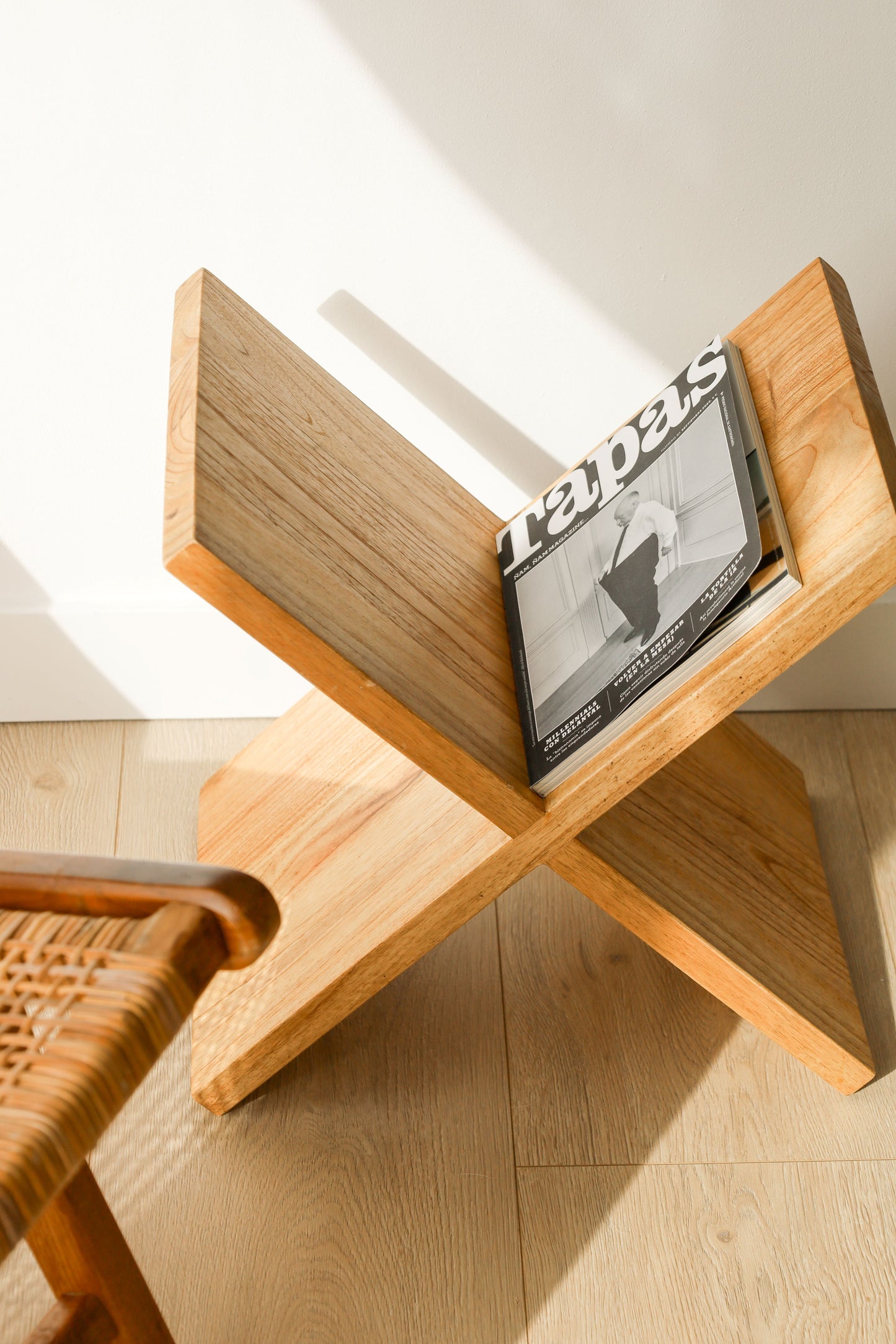 Pack de un revistero Muna y una mesa de centro Papúa