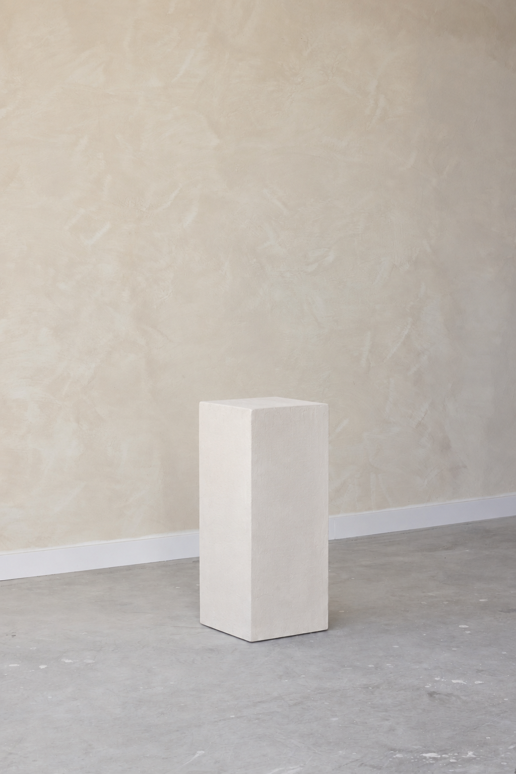 Mari Pedestal