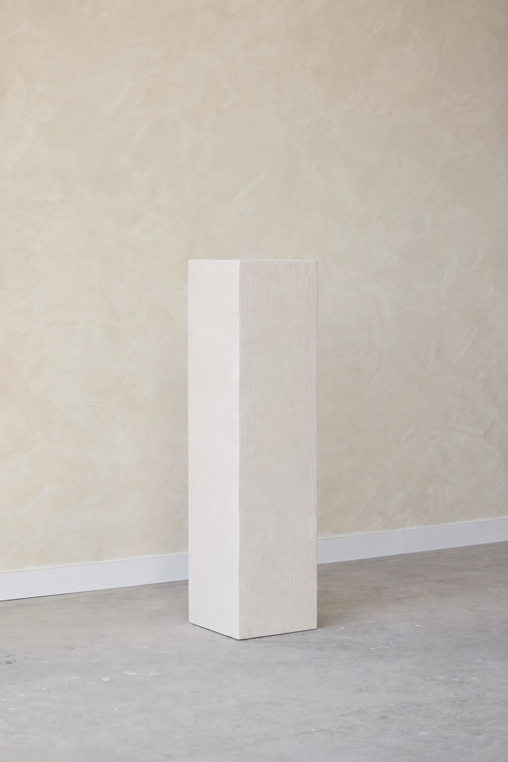 Mari Pedestal