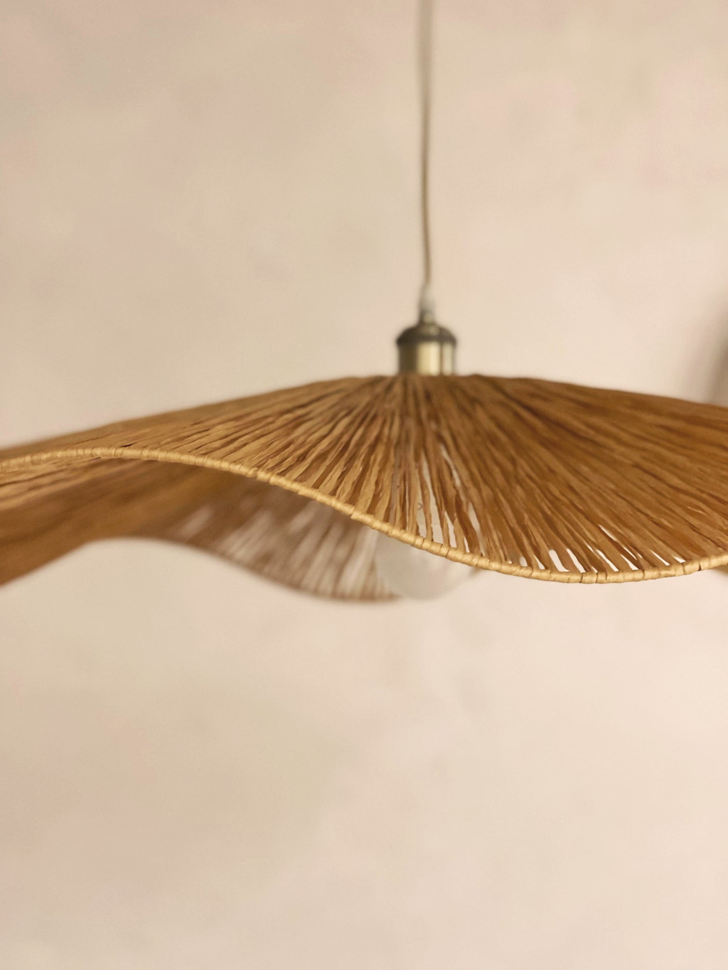 Wavy pendant lamp shade