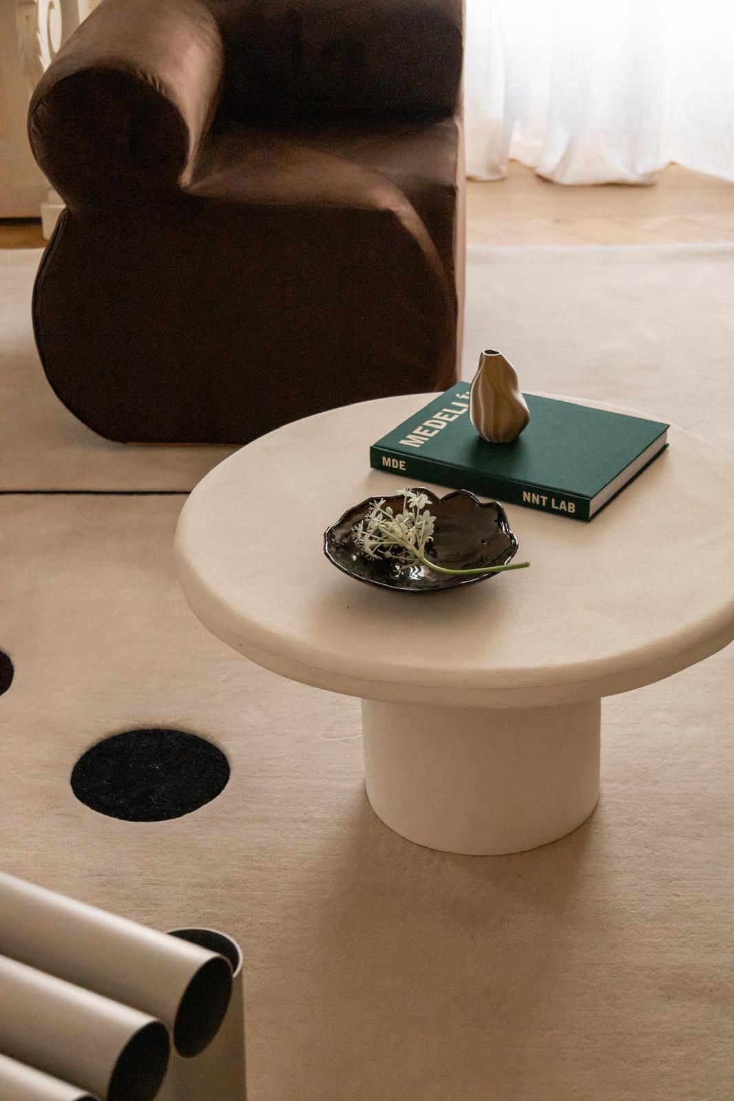 Pack Egea coffee table and two Lira stools